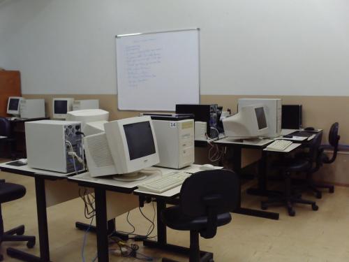 RUPTURAS POLÍTICAS NO PROJETO DE INFORMÁTICA EDUCATIVA EM CAXIAS DO SUL - 96/99