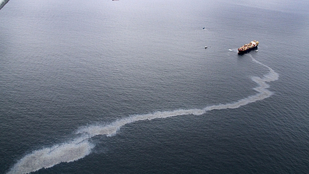 A POLUIÇÃO MARINHA POR ÓLEO DECORRENTE DE NAVIOS NO DIREITO INTERNACIONAL DO MAR